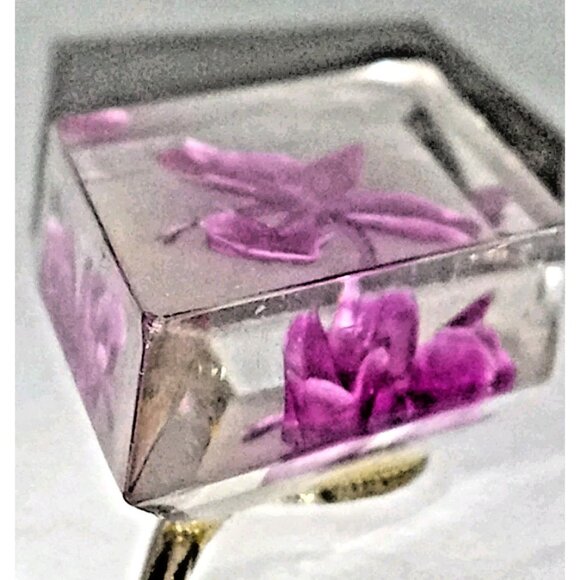 Vintage Purple Orchid Screw Back Earrings Silver Tone Resin Real Flower Dancing - Picture 3 of 4